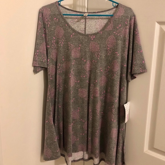 Light Grey with Floral Perfect Tee Size Medium - Picture 1 of 4